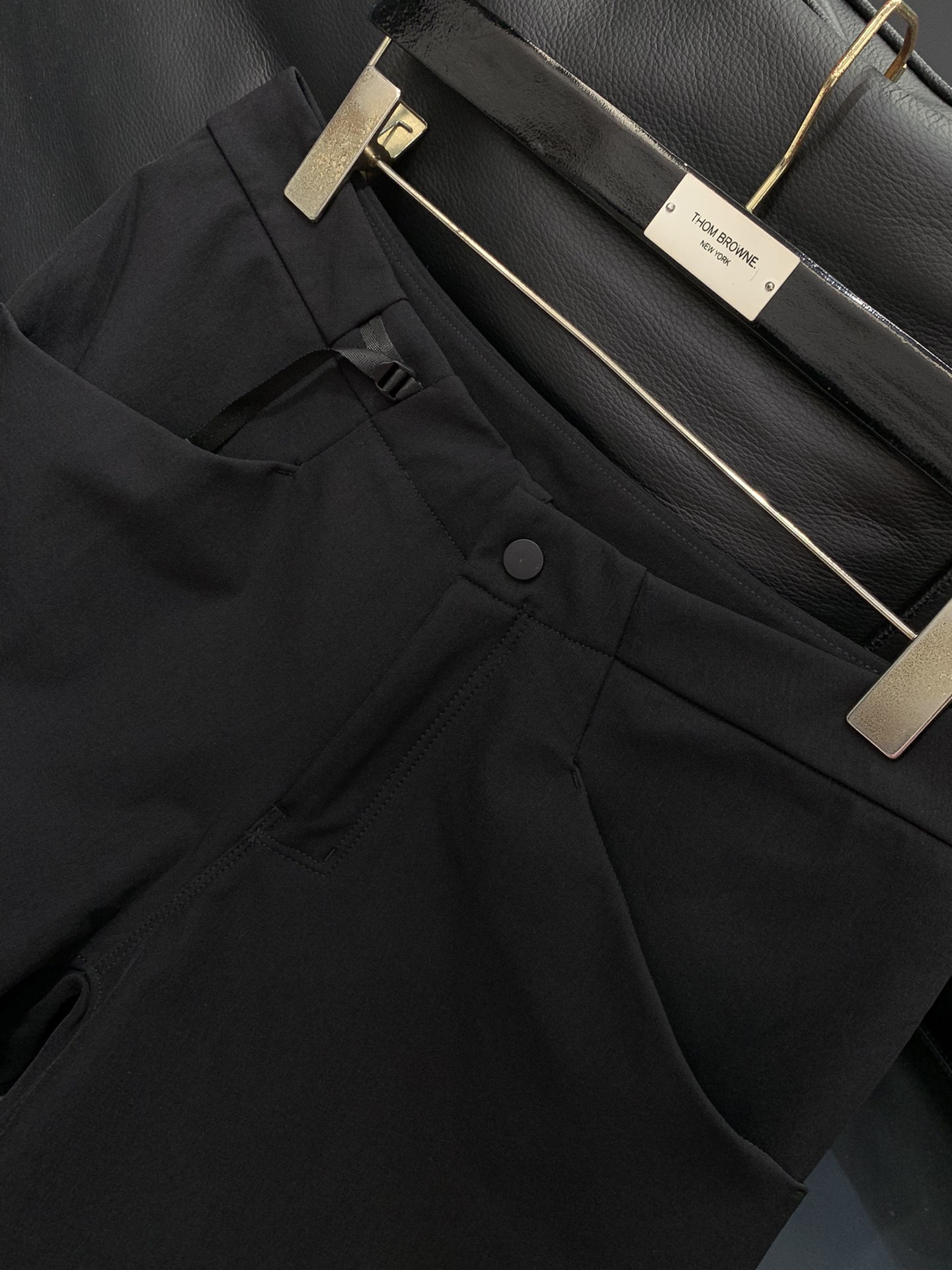 ，ARCTERYX 始祖鸟，2025秋季新品，时尚休闲裤，专柜同步有售，原单狠货，采用进口原版面料，顶级