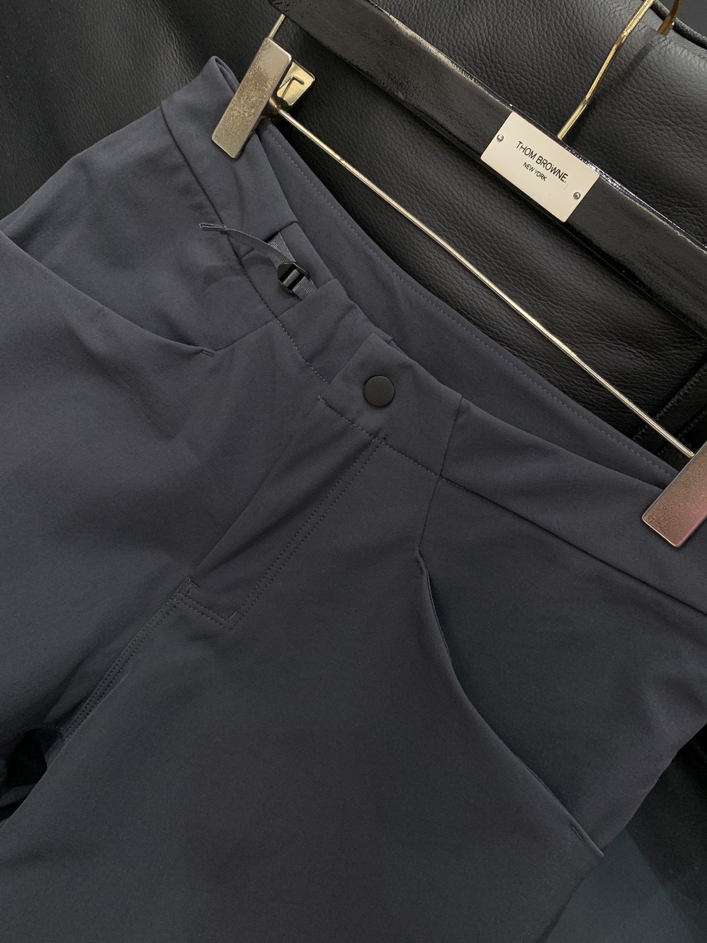 ，ARCTERYX 始祖鸟，2025秋季新品，时尚休闲裤，专柜同步有售，原单狠货，采用进口原版面料，顶级