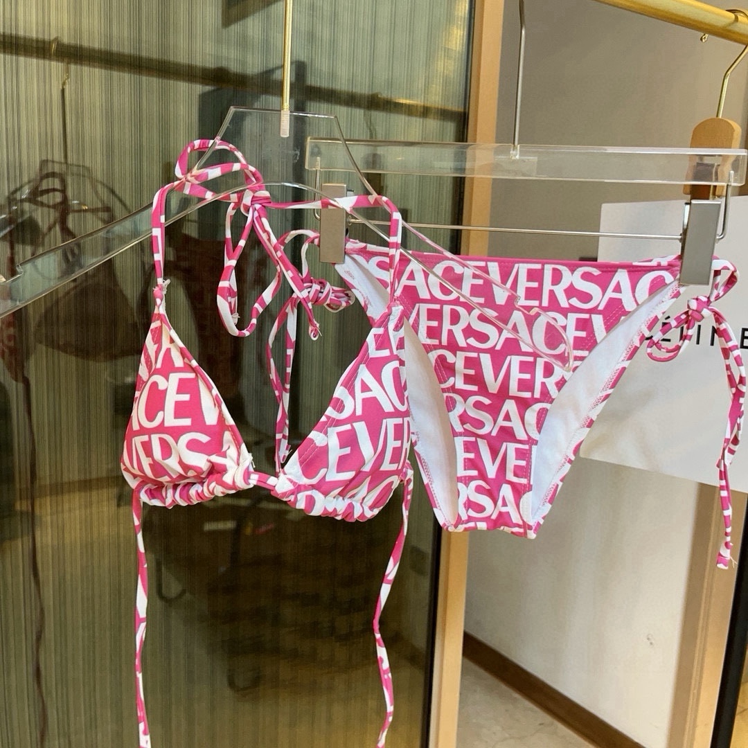 NO:377746,Versace bikini is suitable for swimsuits in many scenarios ♀Seaside, swimming pool, hot spring, water park, rafting can be worn inside and outside, and the fabric is breathable and comfortable. Quick-drying elastic swimsuits are easier to clean. S M L swimsuits, swimsuits, bikinis, versace, swimsuits, bikinis19860909范思哲比基尼适合多种场景的游泳衣♀海边 游泳池 温泉 水上乐园 漂流都可以内搭外穿也完全可以 面料透气舒适.速干弹性的游泳衣更加帖肤易清洗 码数S M L泳衣泳裤比基尼,泳衣，泳裤，比基尼,versace,swimsuits,bikinis,accessory