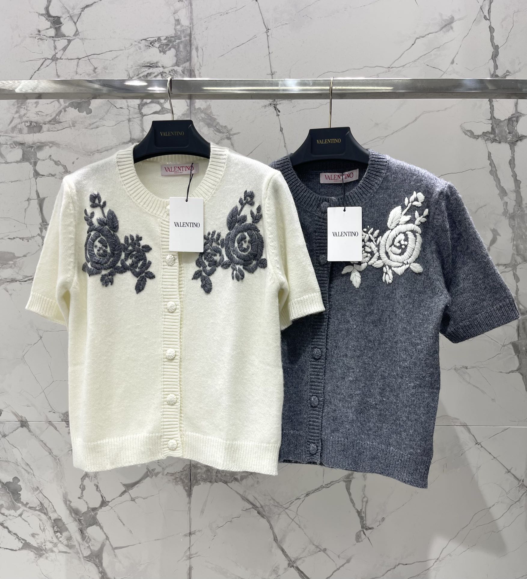Cardigan Valentino en Tricot avec Broderies Florales Exquises | Luxe