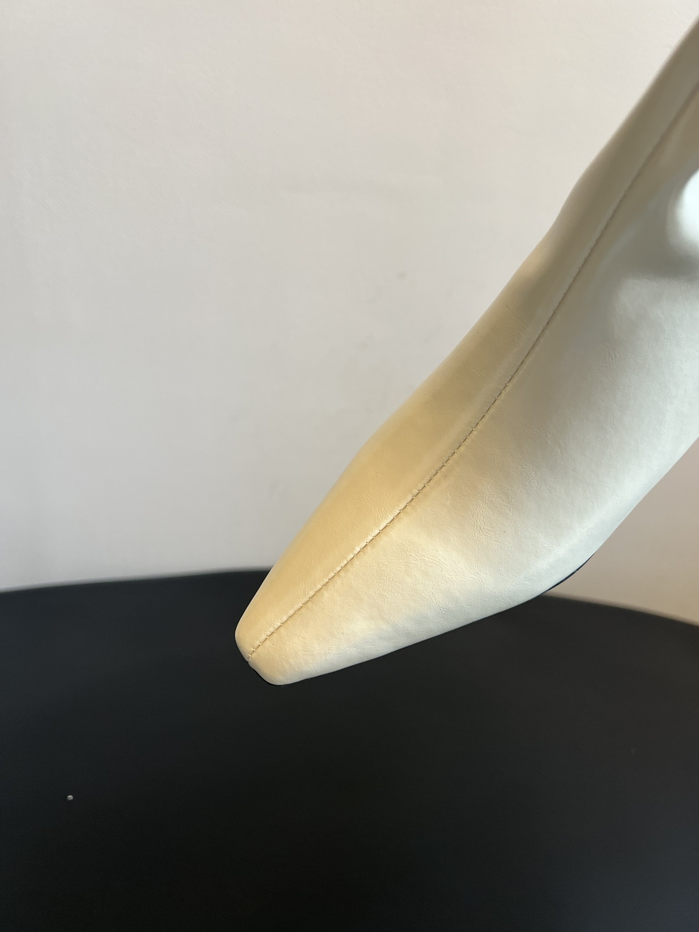 代购级 莞厂高品质Toteme 25ss 猫跟小短靴Toteme 的显著审美观为“雅致休闲奢华”,该服装