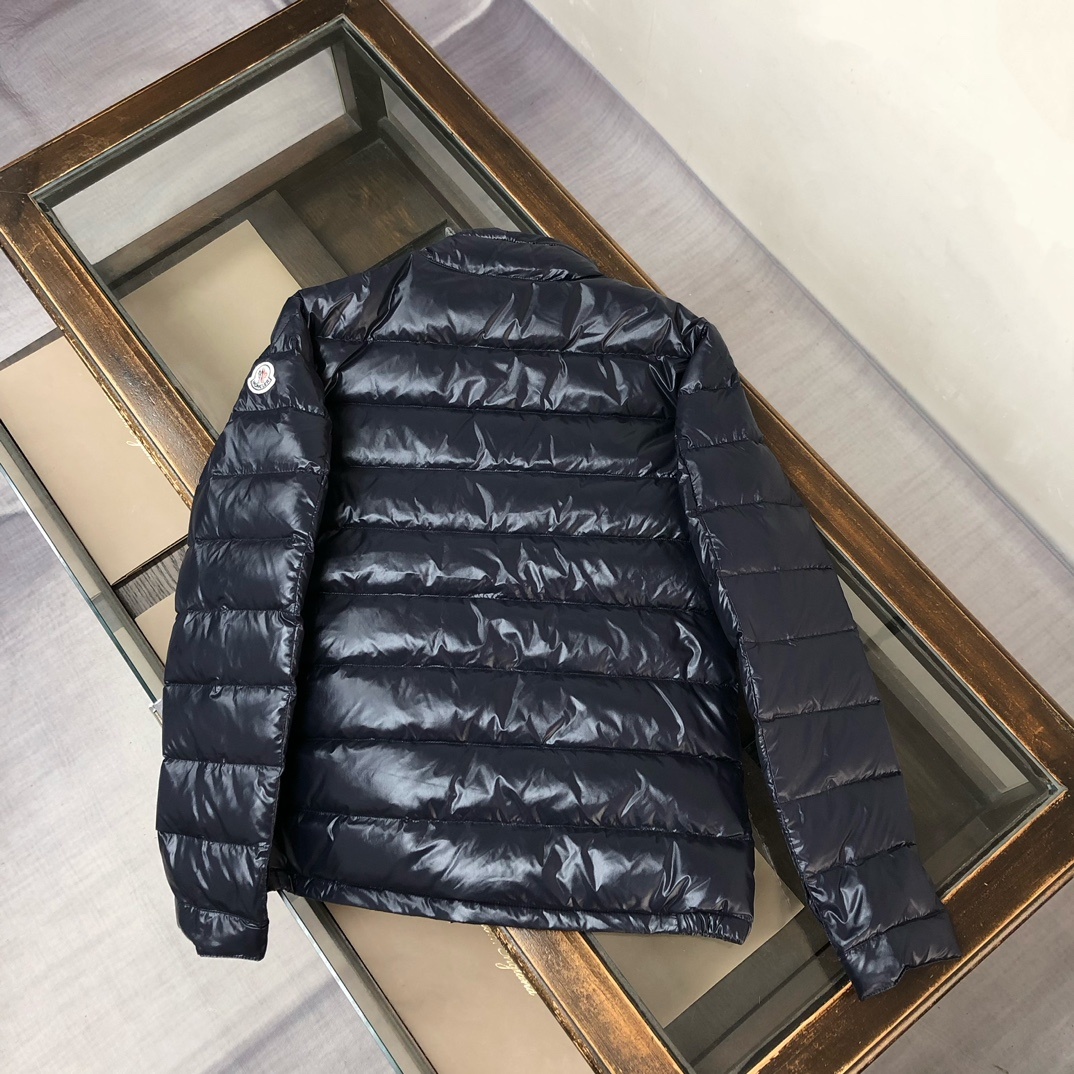 MON*CLER 蒙口立领轻薄羽绒服!专柜同步发售,强烈推荐自留款!客供高密度防钻绒尼龙面料,采用Lon