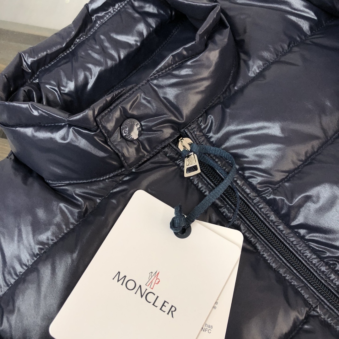 MON*CLER 蒙口立领轻薄羽绒服!专柜同步发售,强烈推荐自留款!客供高密度防钻绒尼龙面料,采用Lon