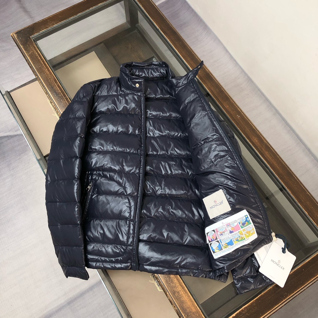MON*CLER 蒙口立领轻薄羽绒服!专柜同步发售,强烈推荐自留款!客供高密度防钻绒尼龙面料,采用Lon