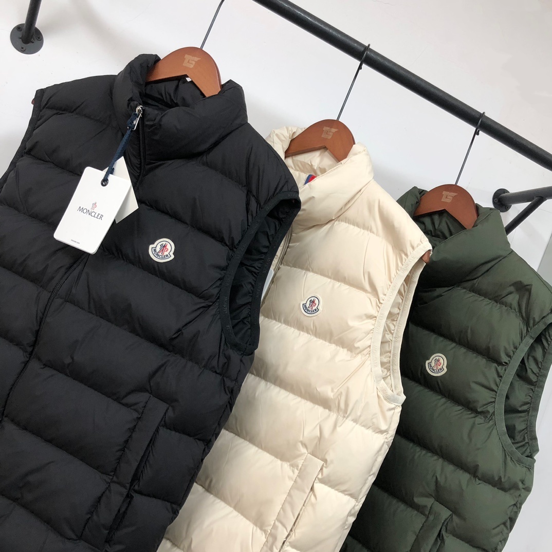 羽绒 Mon*cler 蒙口 2025最新羽绒背心 马甲❤️ 专柜同步上新!利落帅气的立领设计,行走的小