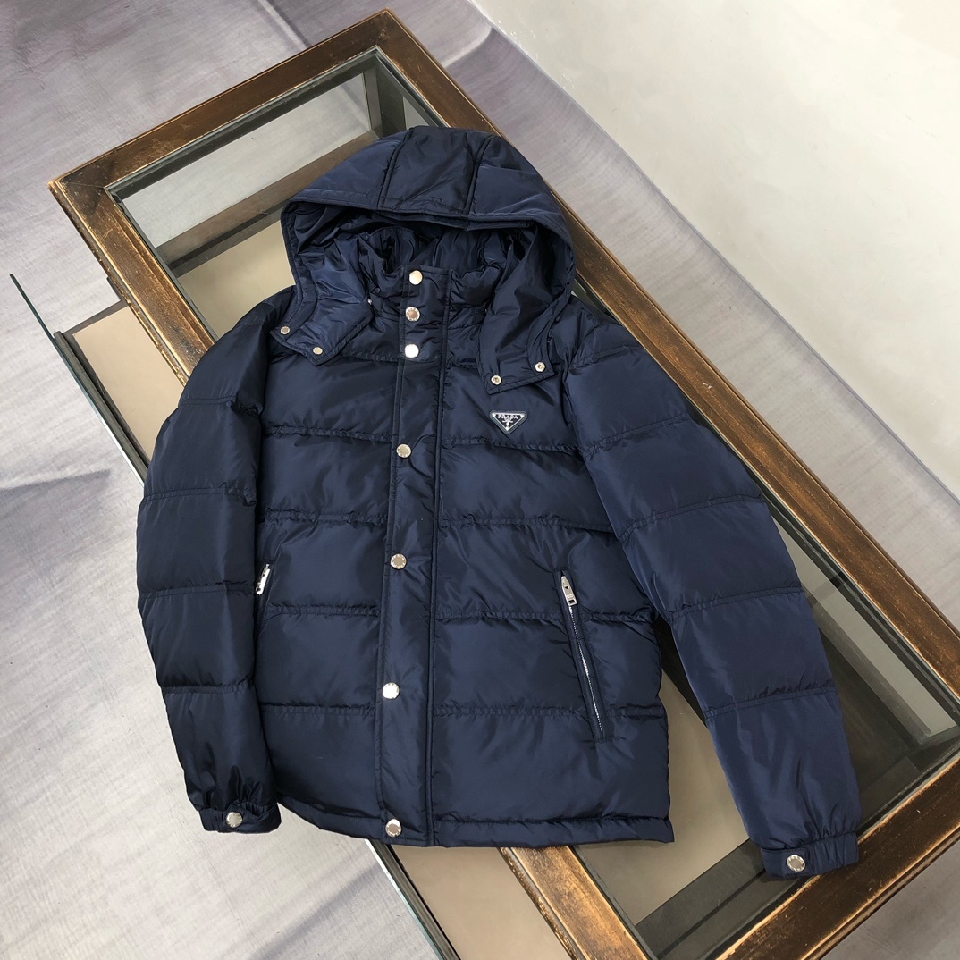羽绒 新款上架🎬PRADA 普拉达 25秋冬新款带帽羽绒服外套 (帽子🉑拆卸)轻便蓬松保暖舒适,经典百搭