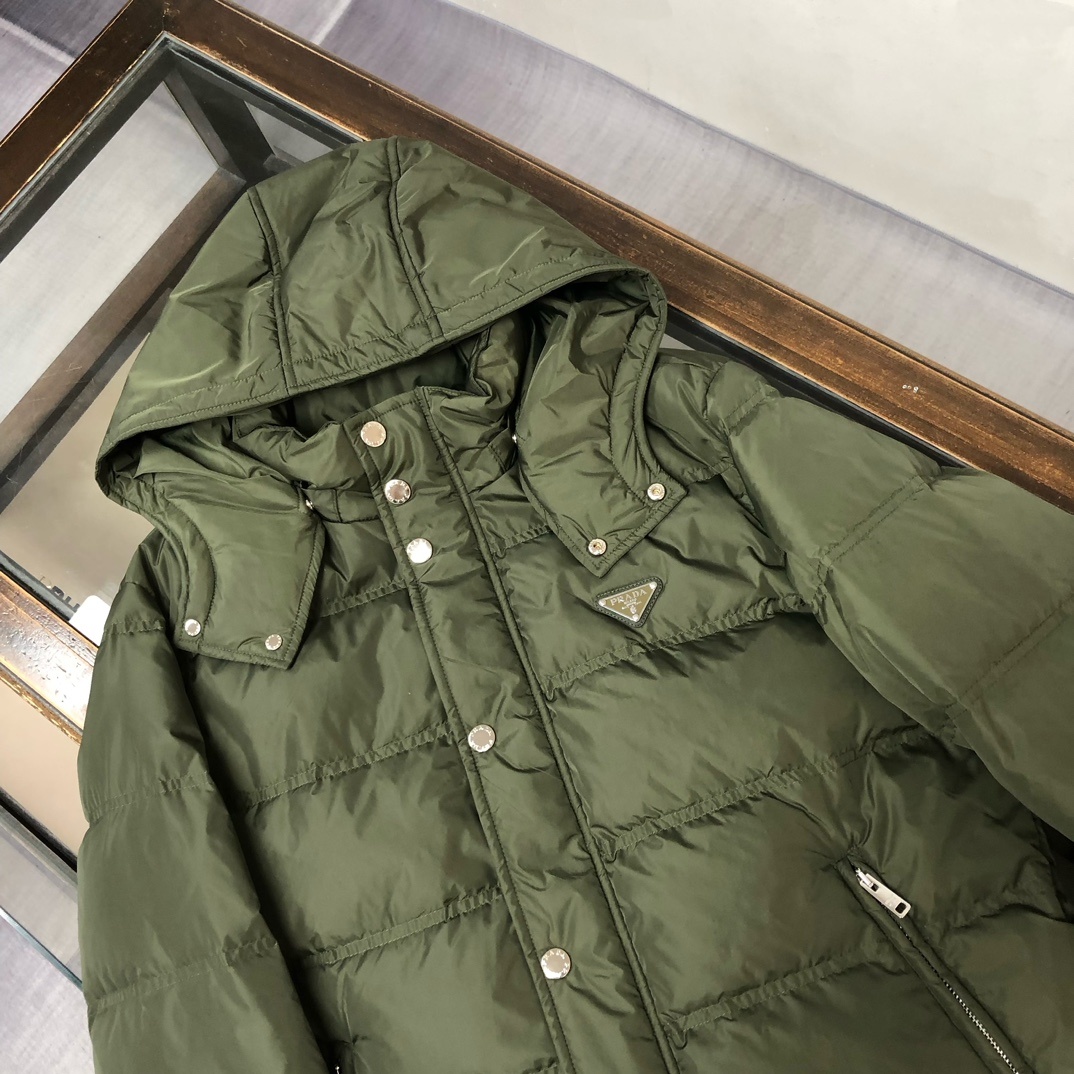 羽绒 新款上架🎬PRADA 普拉达 25秋冬新款带帽羽绒服外套 (帽子🉑拆卸)轻便蓬松保暖舒适,经典百搭