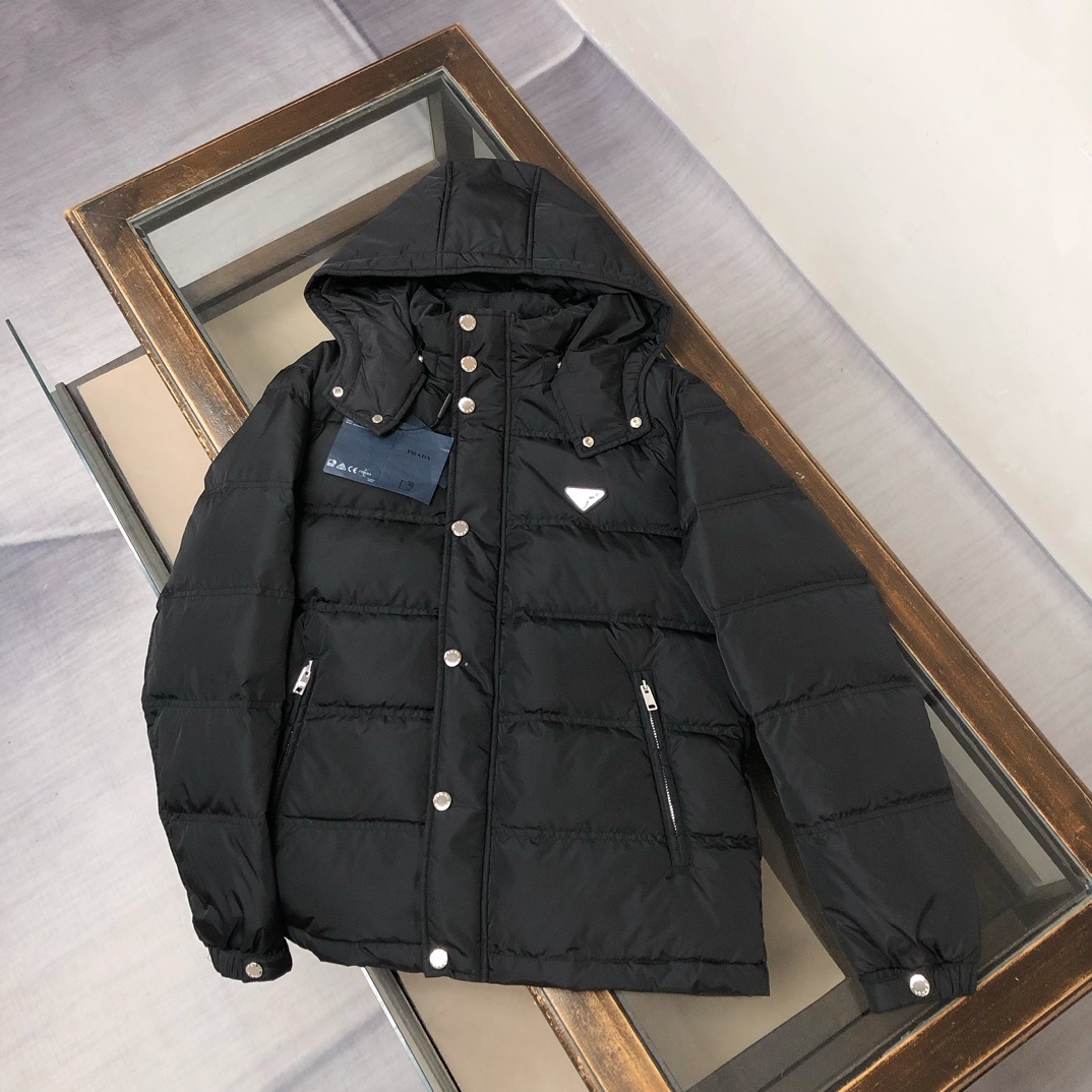 羽绒 新款上架🎬PRADA 普拉达 25秋冬新款带帽羽绒服外套 (帽子🉑拆卸)轻便蓬松保暖舒适,经典百搭