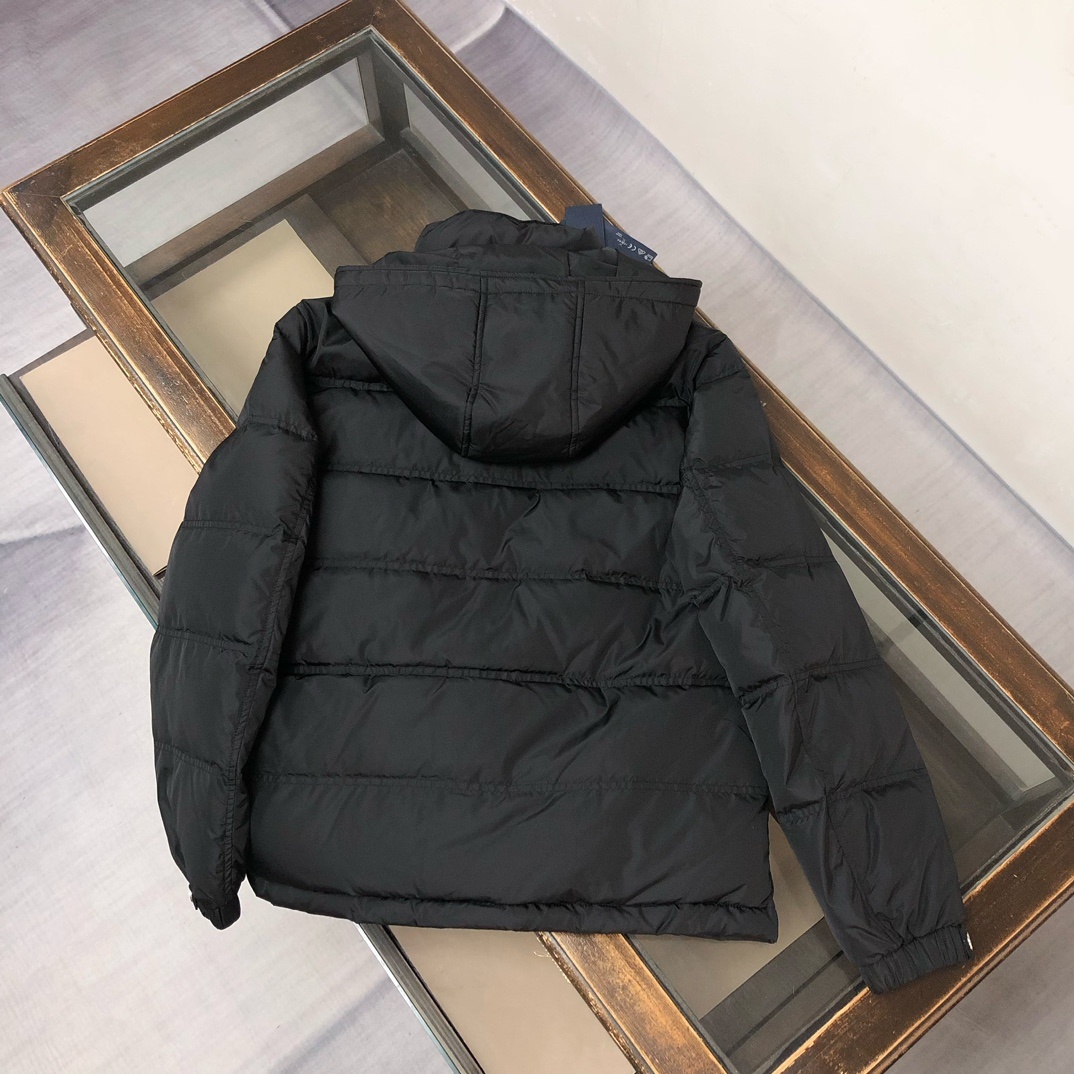 羽绒 新款上架🎬PRADA 普拉达 25秋冬新款带帽羽绒服外套 (帽子🉑拆卸)轻便蓬松保暖舒适,经典百搭