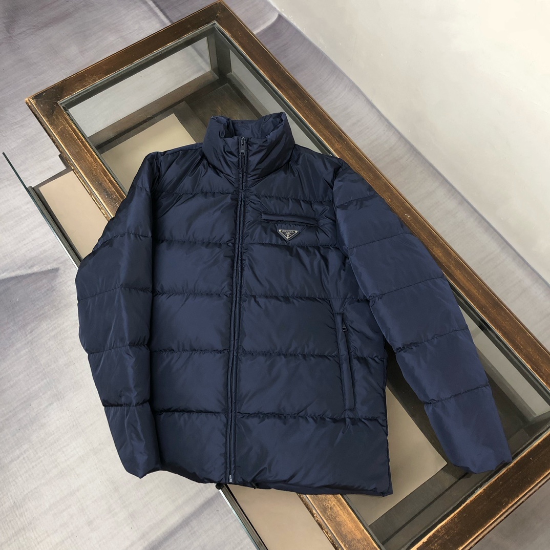 羽绒 新款上架🎬PRADA 普拉达 25秋冬新款羽绒服外套,立领金典款式轻便蓬松保暖舒适,经典百搭实穿,