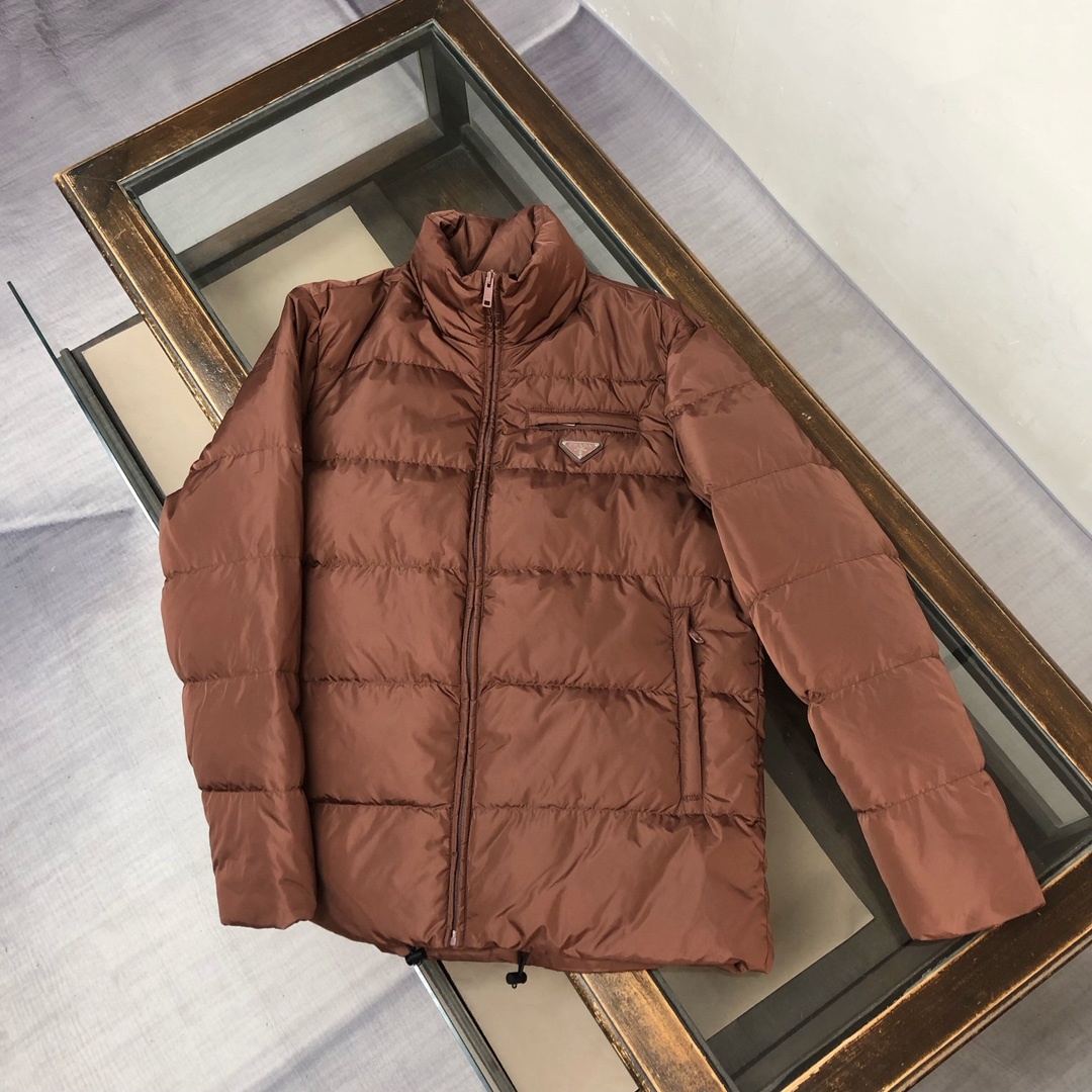 羽绒 新款上架🎬PRADA 普拉达 25秋冬新款羽绒服外套,立领金典款式轻便蓬松保暖舒适,经典百搭实穿,