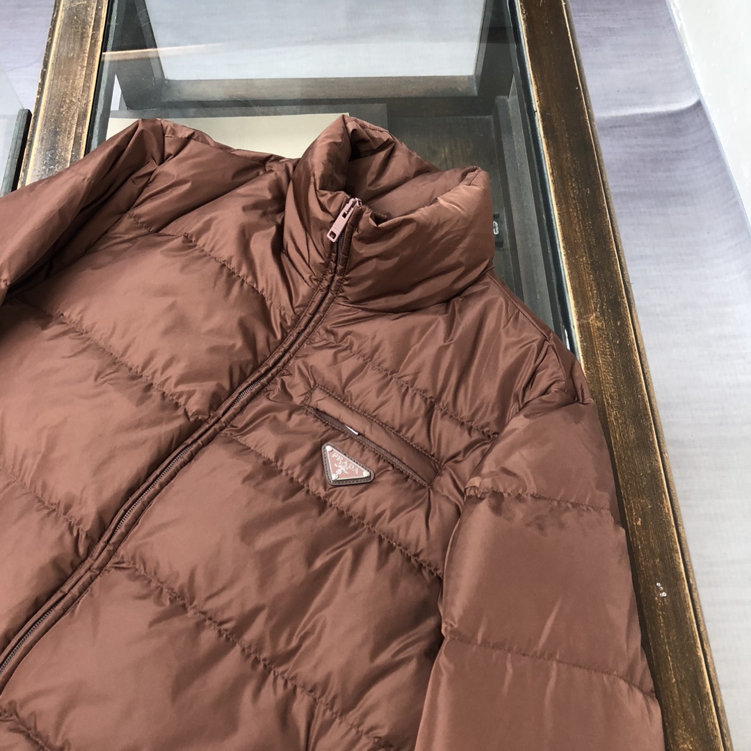 羽绒 新款上架🎬PRADA 普拉达 25秋冬新款羽绒服外套,立领金典款式轻便蓬松保暖舒适,经典百搭实穿,