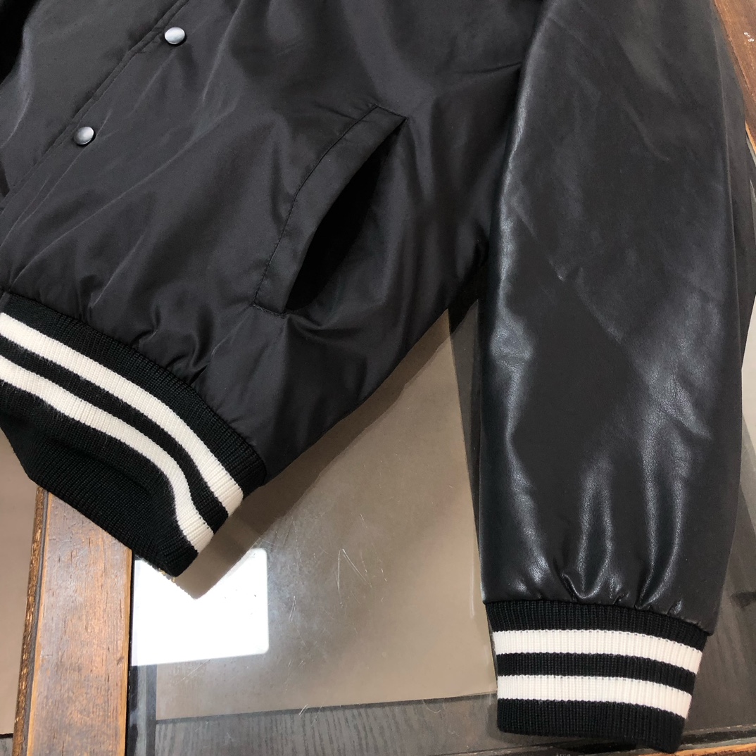 羽绒 🆕🔥 PRADA 普拉达 25秋冬最新款拼皮羽绒服～ 减龄短款棒球领～丨⚠独家yb开发！高版出品！