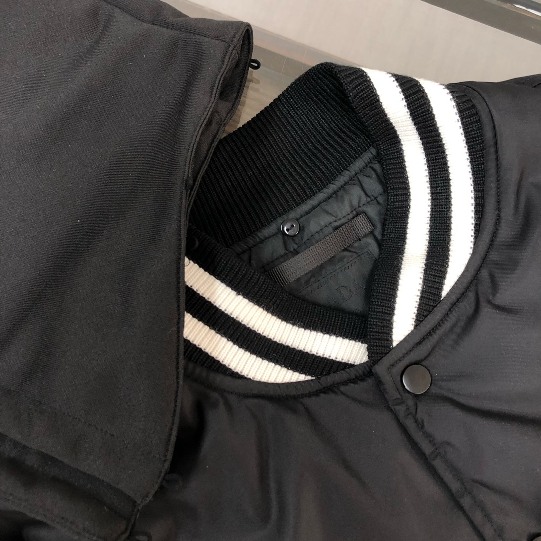羽绒 🆕🔥 PRADA 普拉达 25秋冬最新款拼皮羽绒服～ 减龄短款棒球领～丨⚠独家yb开发！高版出品！
