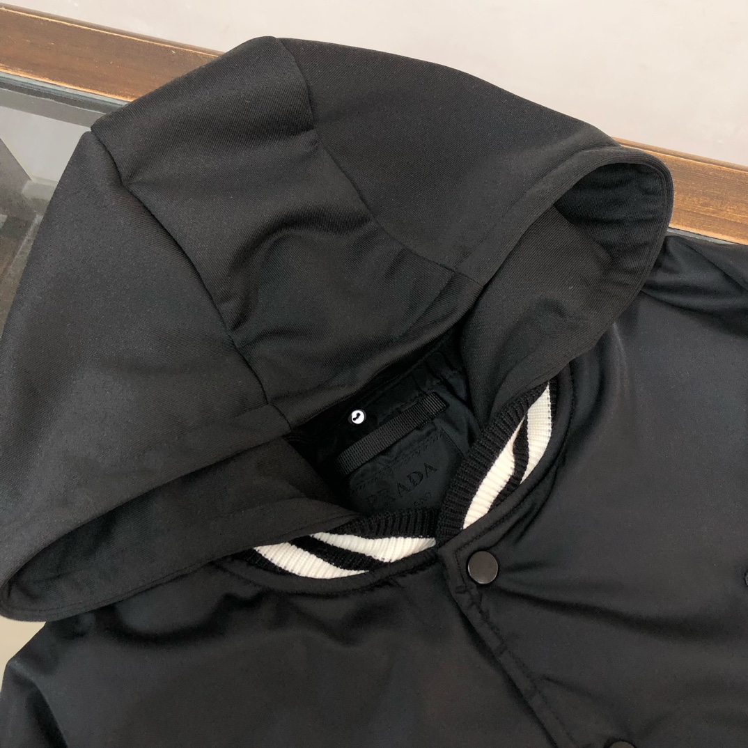 羽绒 🆕🔥 PRADA 普拉达 25秋冬最新款拼皮羽绒服～ 减龄短款棒球领～丨⚠独家yb开发！高版出品！