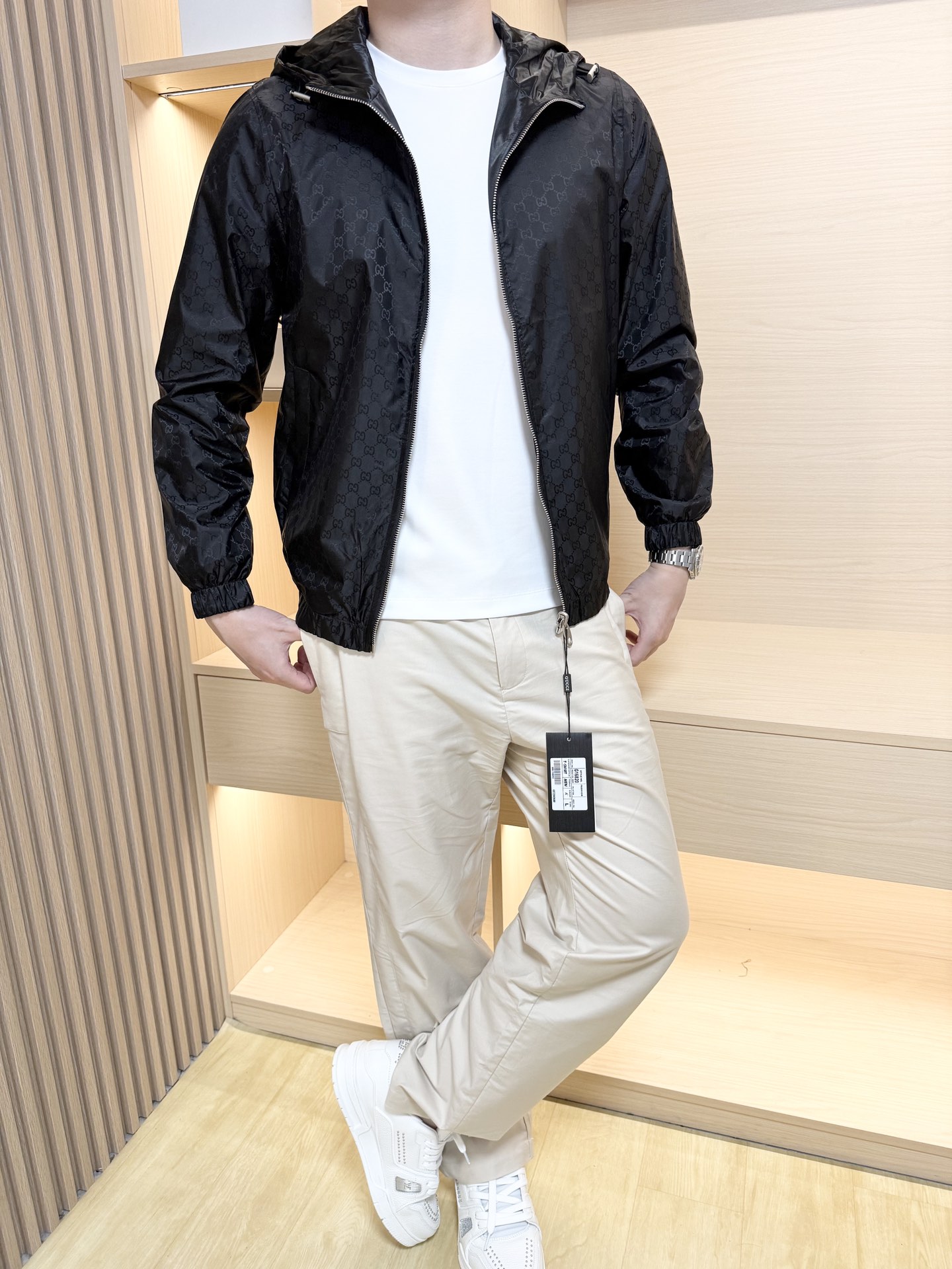 NO:525573,Guqi-2025 counter latest hot double-sided jackets are shipped, and European and American counters are released simultaneously!  Selected Italian imported polyester fabrics with simple and fashionable designs, classic patterns and brand embroidery show fashion sizes 48-56 (model 180/140 wears 50, with Hong Kong Lane Crawford gift box packaging), Jackets & coats, alexander wang19860909古琦-2025专柜最新爆款双面外套出货 欧美专柜同步发售！精选意大利进口聚酯纤维面料搭配简约时尚的设计,经典花纹搭配品牌刺绣彰显时尚尺码48-56（模特180/140穿50,配香港连卡佛礼盒包装）,,jackets & coats,alexander wang,Men's clothing