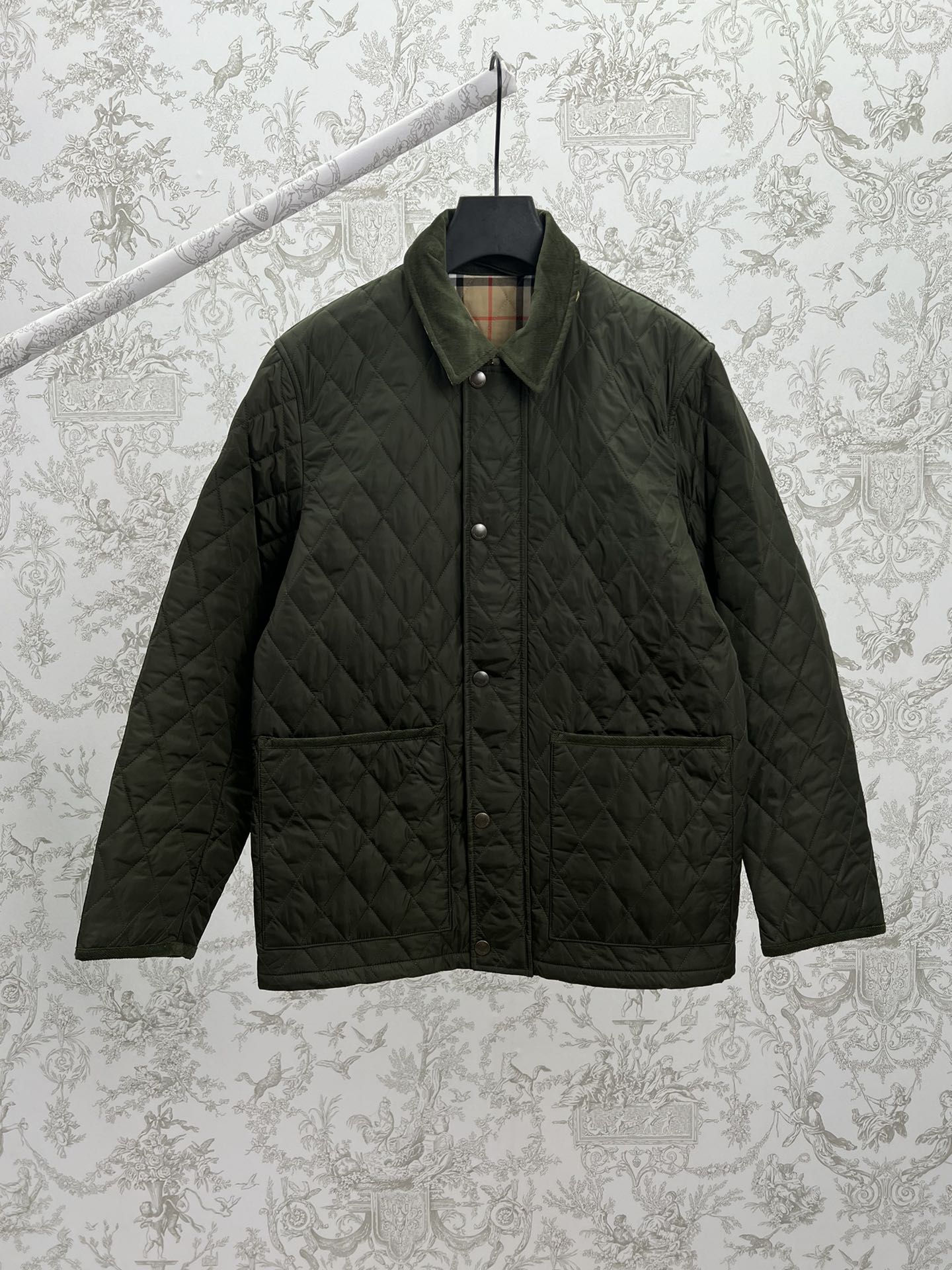 Nueva chaqueta granero acolchada de nailon Burberry 25ss Chaqueta granero acolchada, confeccionada con tejido protector…