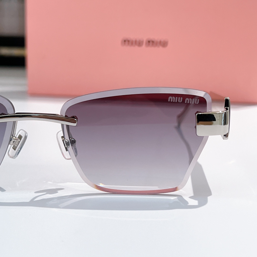 MIU MI* MODELO: MU 1710LV TALLA: 56口17-145