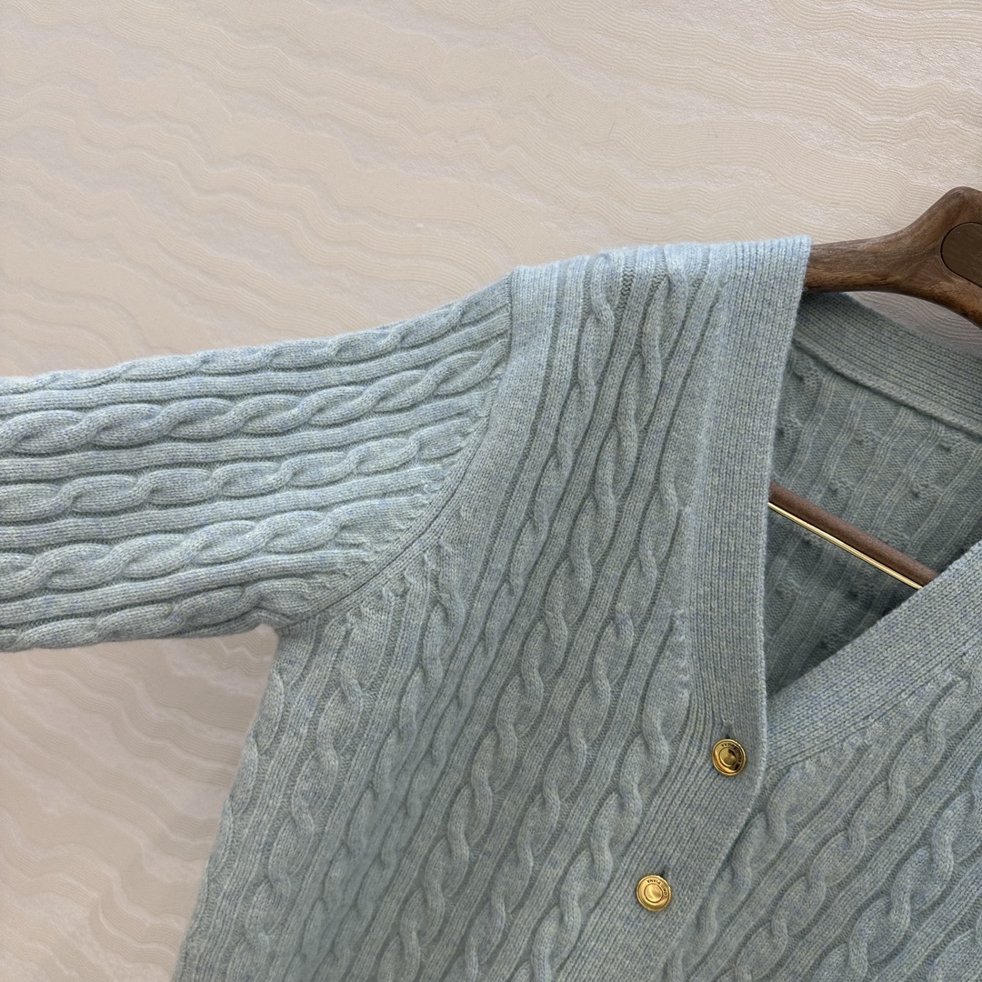 独家首发❤️高端原单品质，lP🆕高智感 老钱风穿搭气质V领羊毛外套！品质控必入！100%进口羊毛重磅克重