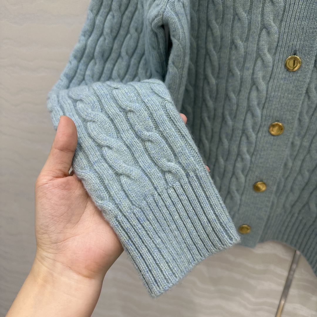 独家首发❤️高端原单品质，lP🆕高智感 老钱风穿搭气质V领羊毛外套！品质控必入！100%进口羊毛重磅克重