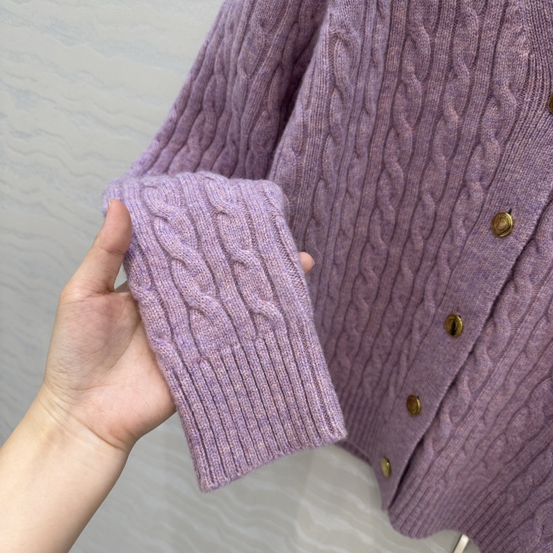 独家首发❤️高端原单品质，lP🆕高智感 老钱风穿搭气质V领羊毛外套！品质控必入！100%进口羊毛重磅克重