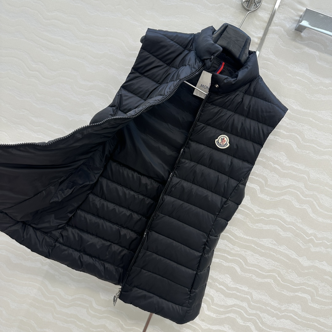 羽绒服主推款❤️原单品质Mo秋冬必入经典lgens收腰羽绒马甲！原版定制记忆丝质感柔软细腻超赞！秋冬叠搭
