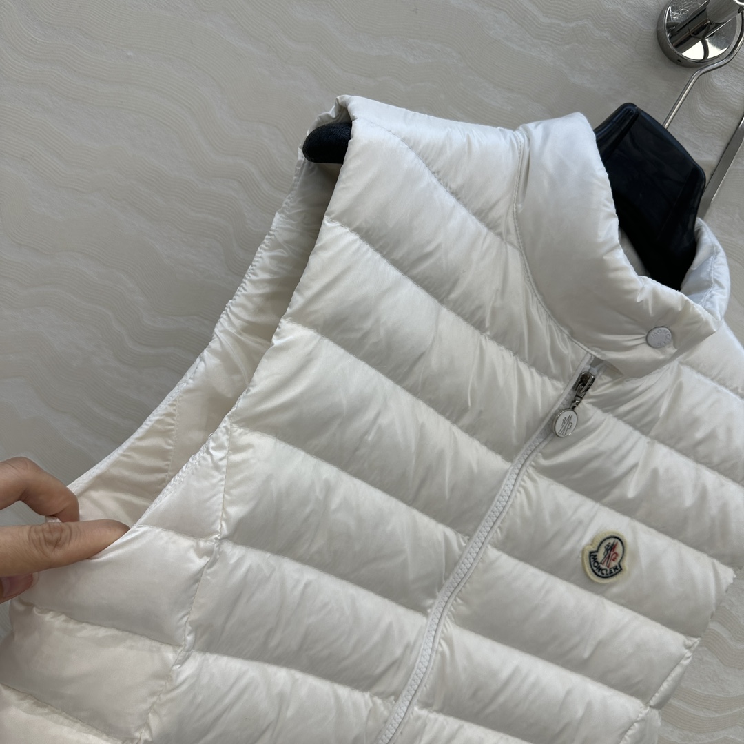 羽绒服主推款❤️原单品质Mo秋冬必入经典lgens收腰羽绒马甲！原版定制记忆丝质感柔软细腻超赞！秋冬叠搭