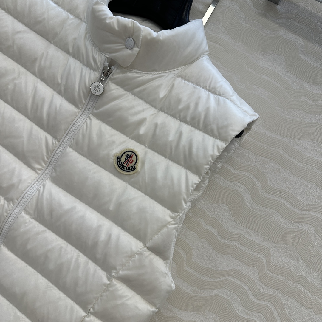 羽绒服主推款❤️原单品质Mo秋冬必入经典lgens收腰羽绒马甲！原版定制记忆丝质感柔软细腻超赞！秋冬叠搭