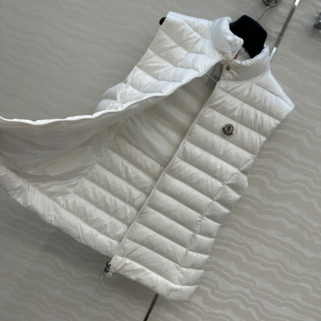 羽绒服主推款❤️原单品质Mo秋冬必入经典lgens收腰羽绒马甲！原版定制记忆丝质感柔软细腻超赞！秋冬叠搭