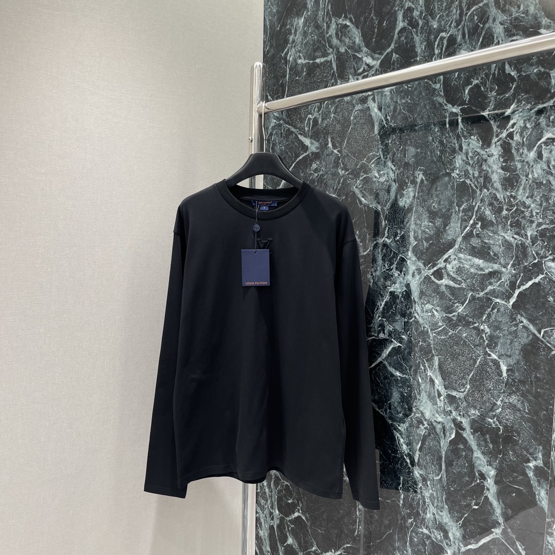路易 25秋冬新款 logo压花长袖圆领T恤 超级舒适的圆领T恤早秋穿搭最佳选择日常出街必备单穿当内搭都