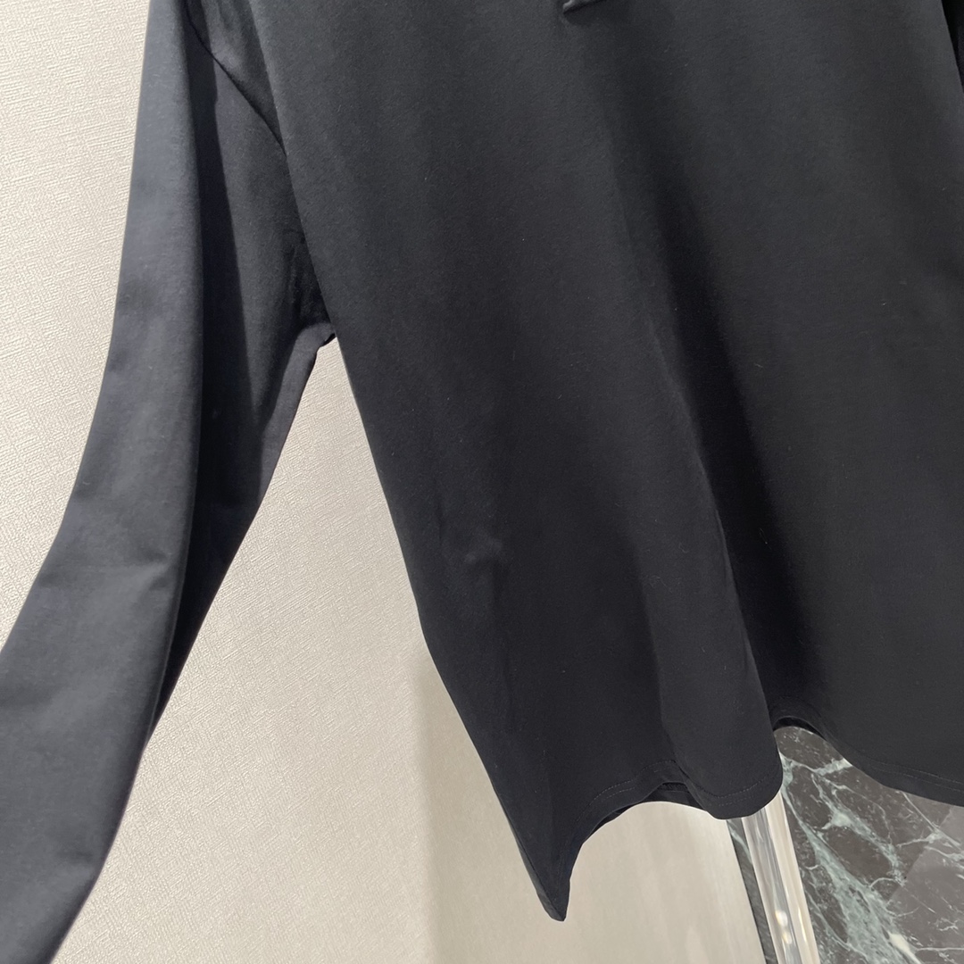 路易 25秋冬新款 logo压花长袖圆领T恤 超级舒适的圆领T恤早秋穿搭最佳选择日常出街必备单穿当内搭都