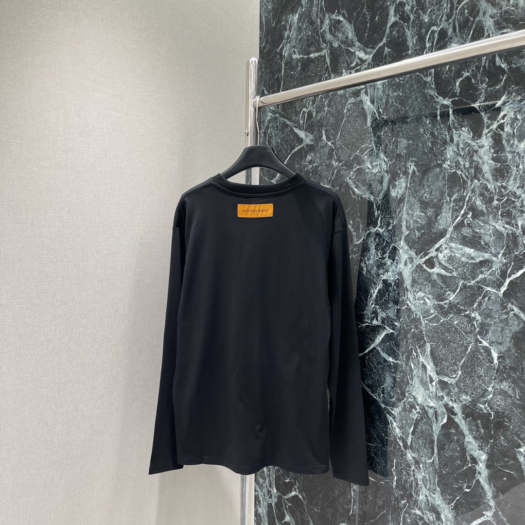 路易 25秋冬新款 logo压花长袖圆领T恤 超级舒适的圆领T恤早秋穿搭最佳选择日常出街必备单穿当内搭都