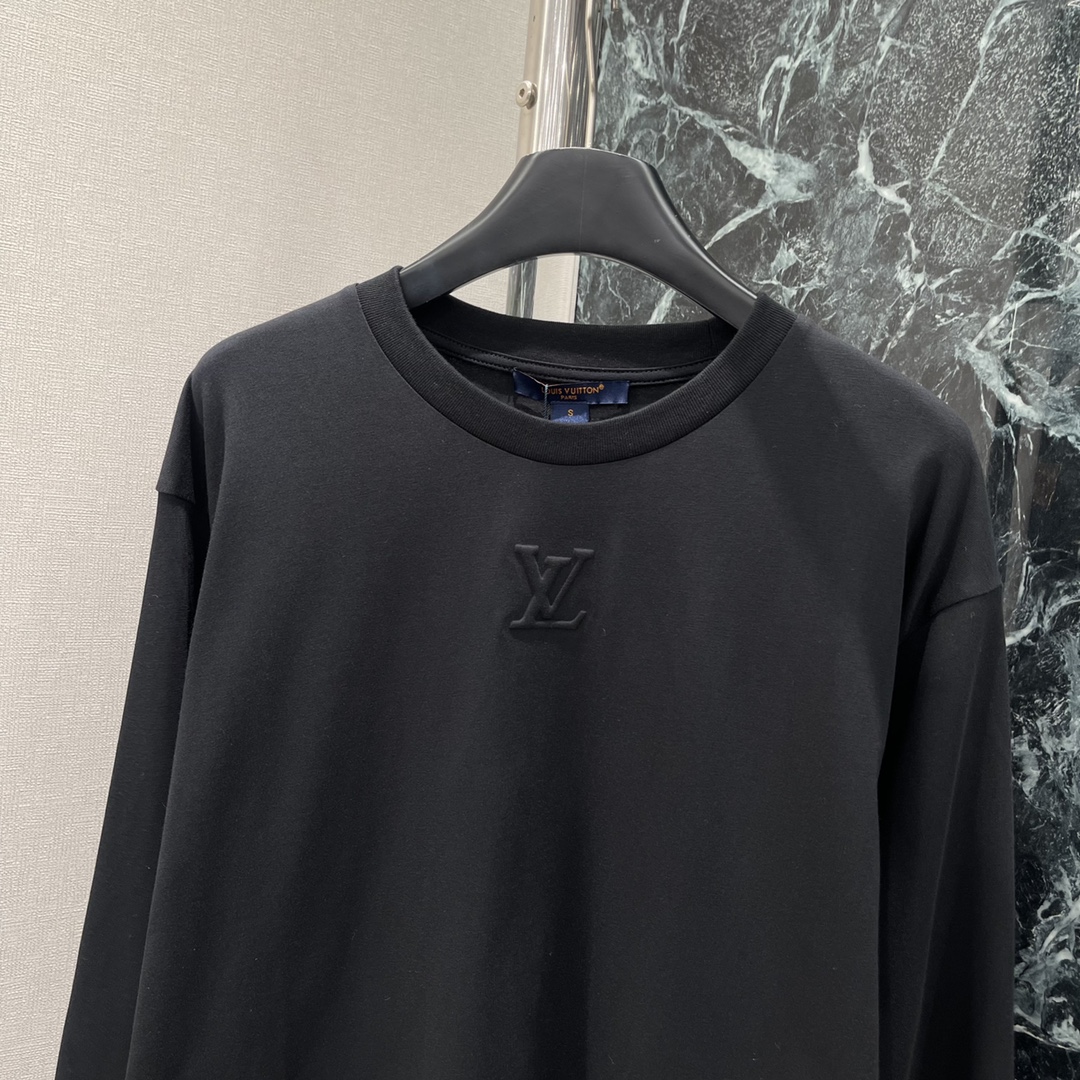 路易 25秋冬新款 logo压花长袖圆领T恤 超级舒适的圆领T恤早秋穿搭最佳选择日常出街必备单穿当内搭都