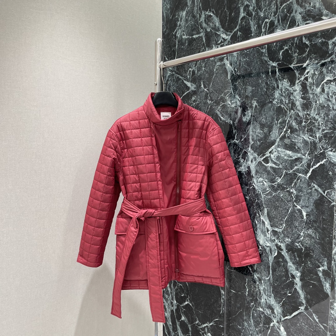 Her 25秋冬新款 立领衔缝大衣 立领拉链中长棉服外套菱格棉服经典格纹珩线工艺时尚又显瘦 改良立领设计