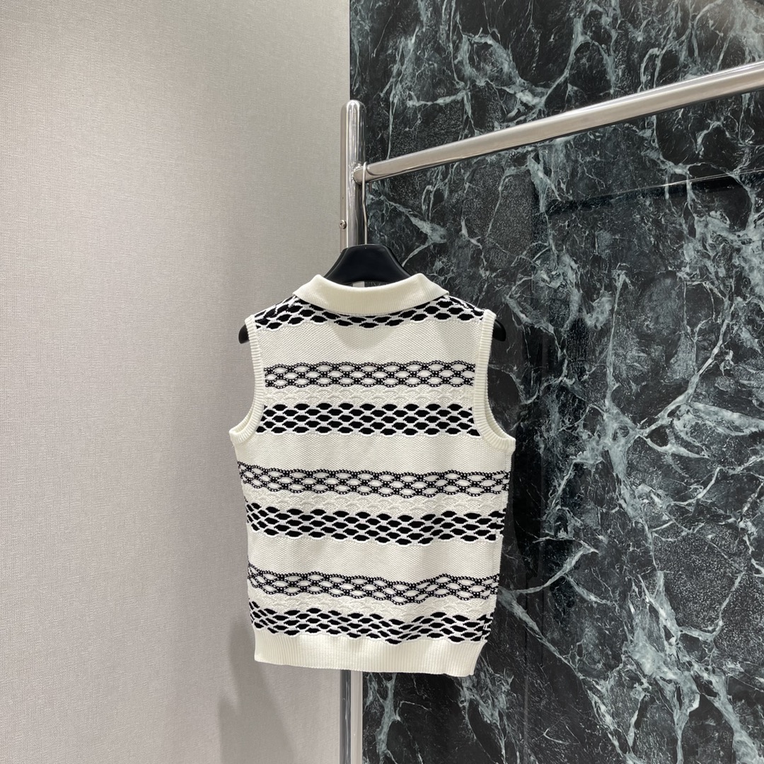 罗意威 25秋冬新款 翻领条纹针织背心 翻领背心设计包边以坑条勾勒轮廓线细节满分基础裁剪配合大身黑白交替