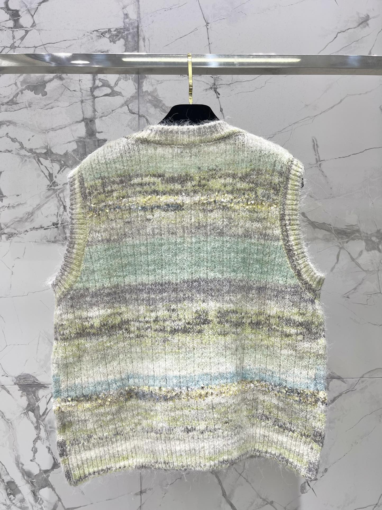 CHANEL V-Neck Gradient Mohair Sleeveless Vest - Super Slimming Design 7 i1758081469 706 5