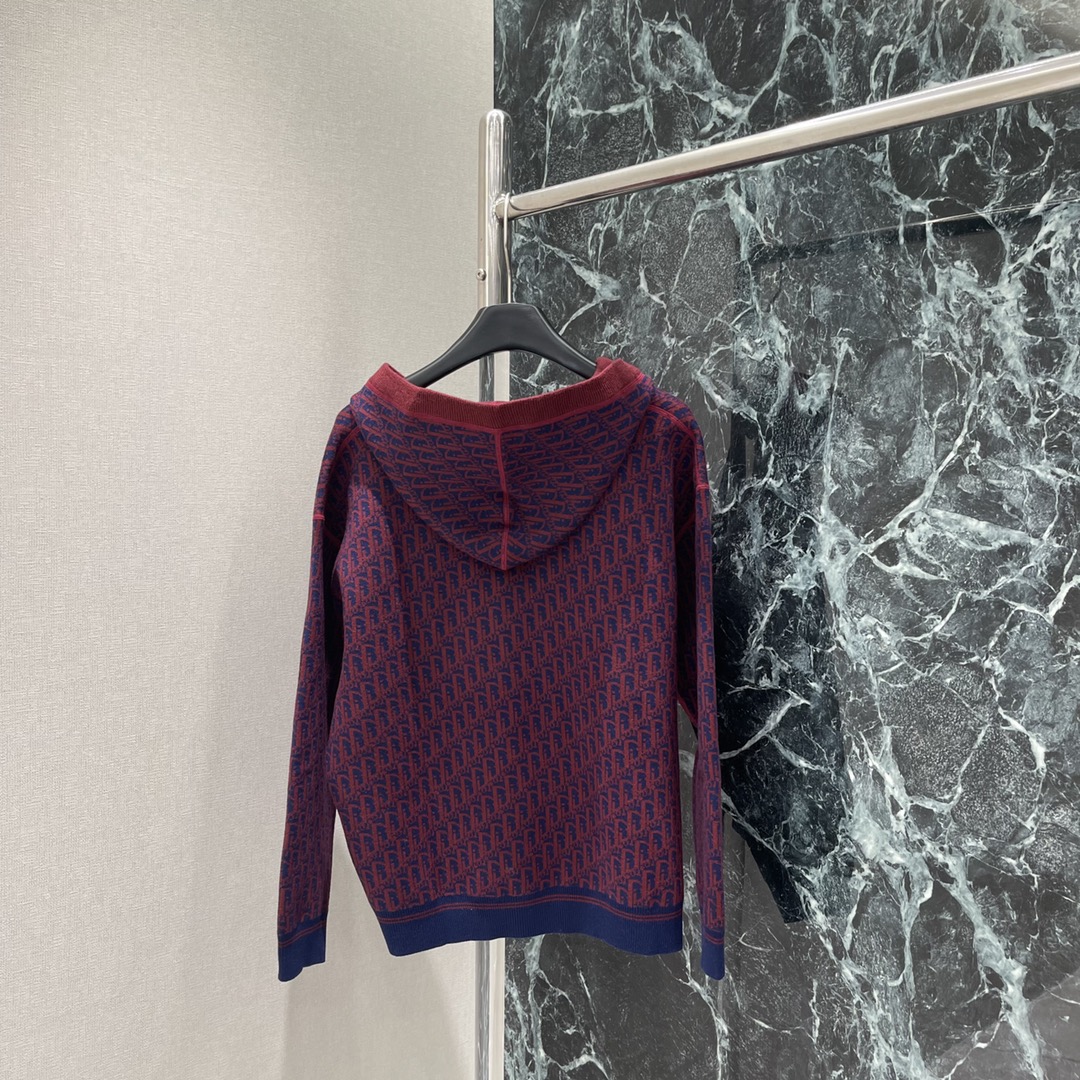 Ｄ家 25秋冬新款 连帽提花双面针织外套 整体造型高级挺括双面穿设计理念一面一面深色横杠贯穿胸前突出设计