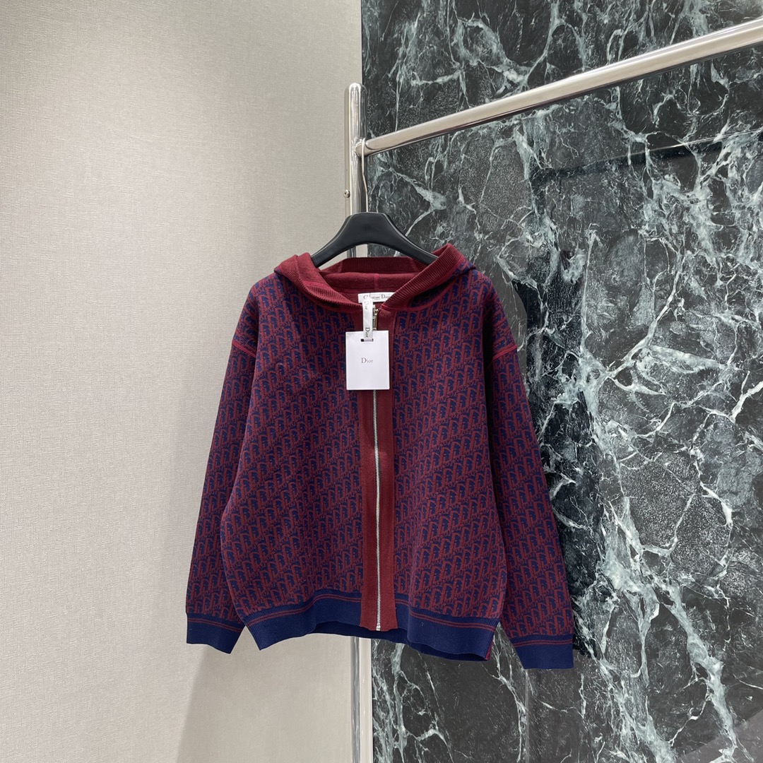 Ｄ家 25秋冬新款 连帽提花双面针织外套 整体造型高级挺括双面穿设计理念一面一面深色横杠贯穿胸前突出设计