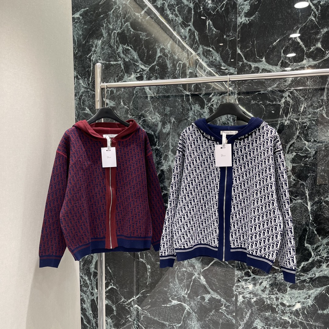 Ｄ家 25秋冬新款 连帽提花双面针织外套 整体造型高级挺括双面穿设计理念一面一面深色横杠贯穿胸前突出设计