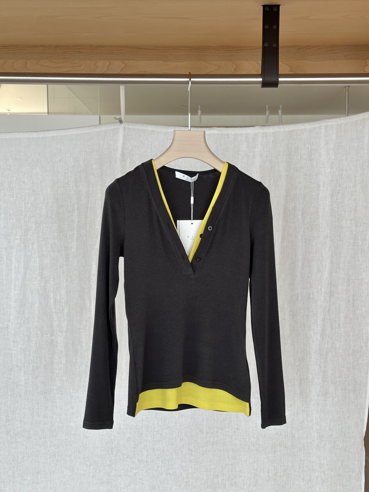 NO:503698,aYS ｜ NEW ARRIVALS continues the popular version cashmere fabric soft and delicate skin-friendly, very slim, contrasting colors are particularly high-end to suit skin tone SML, alexander wang19860909aYS ｜ NEW ARRIVALS 爆款延续 羊绒面料 柔软细腻亲肤 非常显瘦 撞色特别高级衬肤色 SML,,alexander wang,Women's clothing