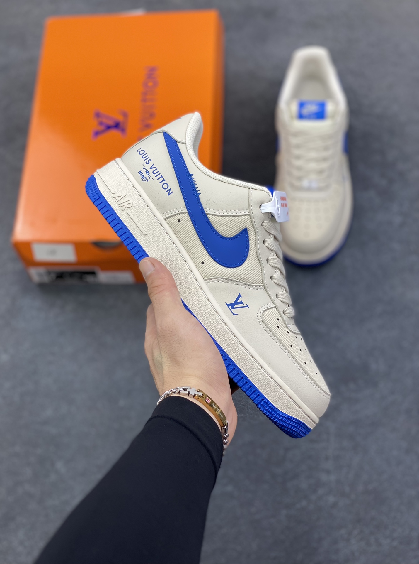 Nike Air Force 1 \'07 Low “LV联名——网面拼接米蓝”空军一号 低帮 运动鞋 休闲鞋 折边针车 工艺难度大 原楦头原纸板 原装鞋盒 定制五金配件 内置全掌气垫 原厂鞋底 货号：QW5836-025 尺码：36 36.5 37.5 38 38.5 39 40 40.5 41 42 42.5 43 44 44.5 45-选品中心