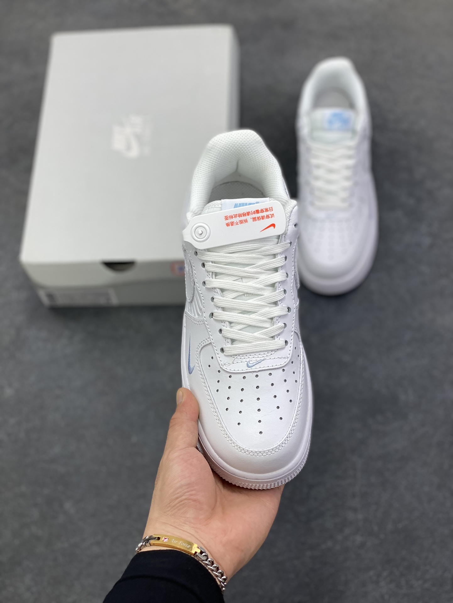 图片[2]-NK Air Force 1 空军一号 压印浮雕小勾 原楦头原纸板 打造纯正空军版型#专注外贸渠道 全掌内置蜂窝气垫 #原盒配件 原厂中底钢印、拉帮完美 货号：IH4475-100 尺码：36 36.5 37.5 38 38.5 39 40 40.5 41 42 42.5 43 44 44.5 45-选品中心