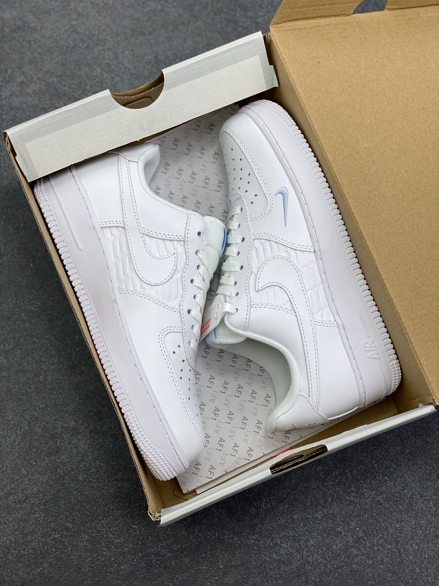 图片[9]-NK Air Force 1 空军一号 压印浮雕小勾 原楦头原纸板 打造纯正空军版型#专注外贸渠道 全掌内置蜂窝气垫 #原盒配件 原厂中底钢印、拉帮完美 货号：IH4475-100 尺码：36 36.5 37.5 38 38.5 39 40 40.5 41 42 42.5 43 44 44.5 45-选品中心