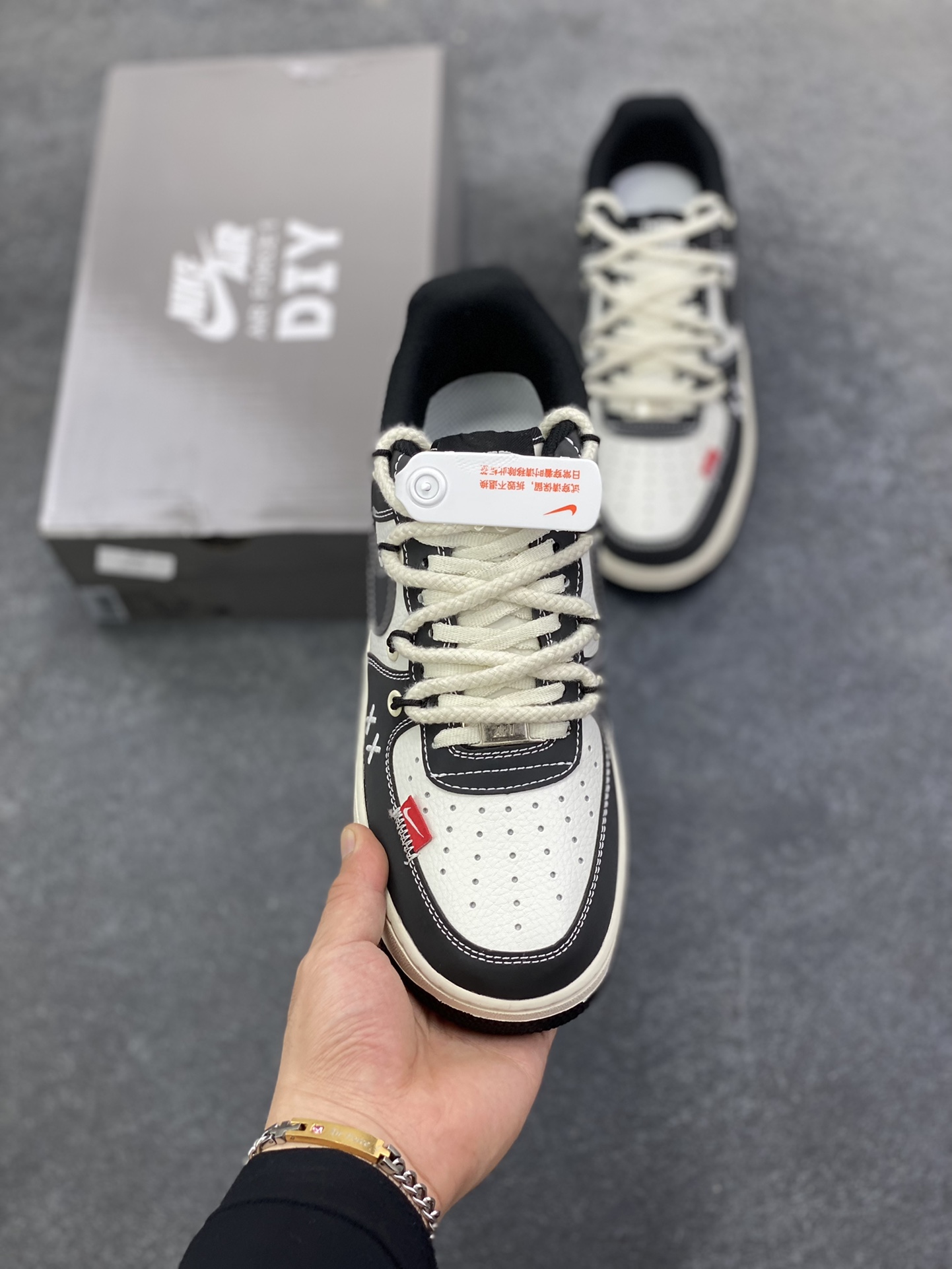 图片[2]-高端定制Nike Air Force 1 \’07 Low 北面联名— 3M黑灰反光双勾 高端定制 低帮休闲板鞋 定制鞋盒 大厂纯原品质出货 超高清洁度 皮料切割干净无任何毛边 细节完美 货号：AM1588-017 尺码：36 36.5 37.5 38 38.5 39 40 40.5 41 42 42.5 43 44 44.5 45-选品中心