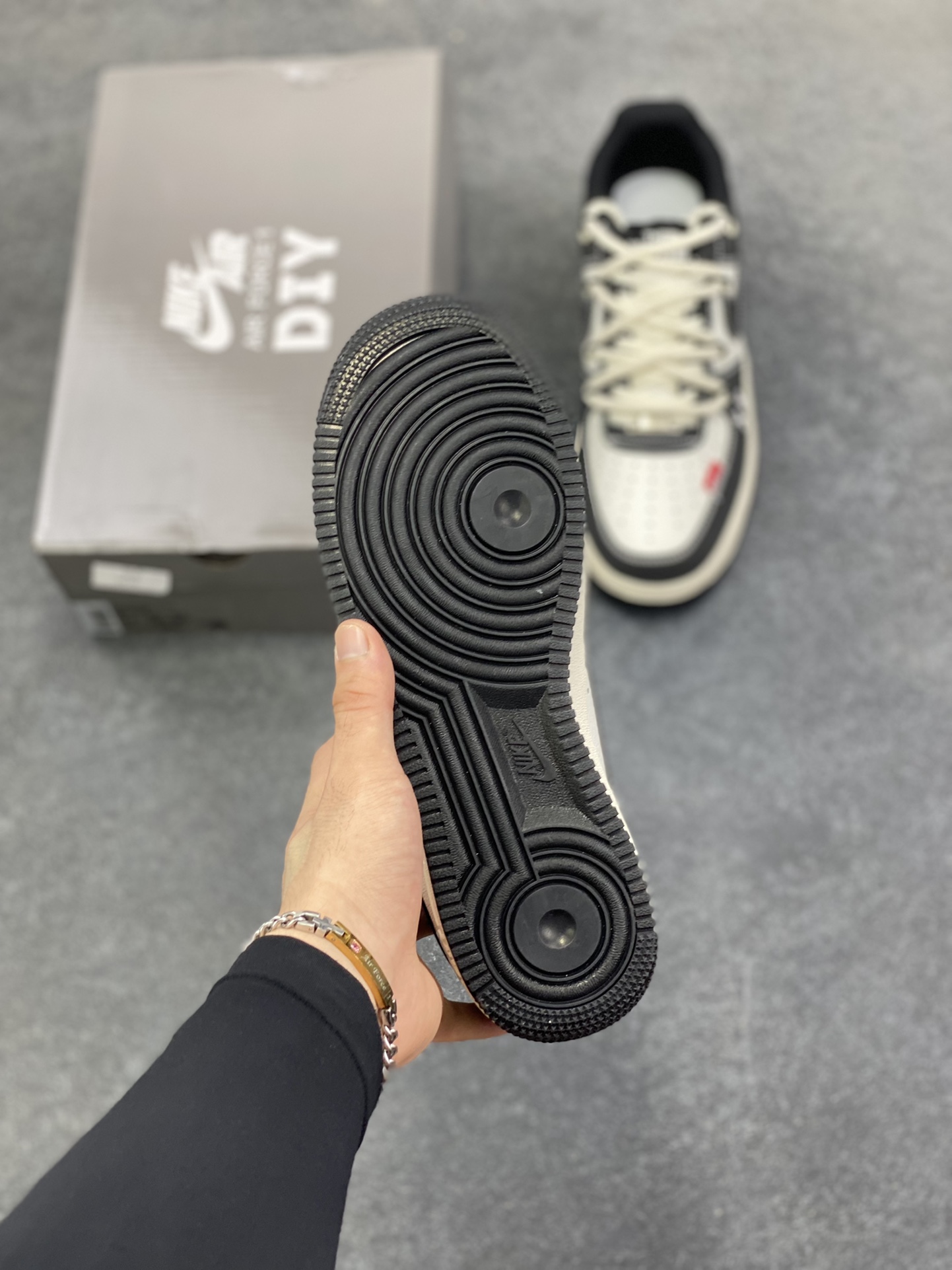 图片[5]-高端定制Nike Air Force 1 \’07 Low 北面联名— 3M黑灰反光双勾 高端定制 低帮休闲板鞋 定制鞋盒 大厂纯原品质出货 超高清洁度 皮料切割干净无任何毛边 细节完美 货号：AM1588-017 尺码：36 36.5 37.5 38 38.5 39 40 40.5 41 42 42.5 43 44 44.5 45-选品中心