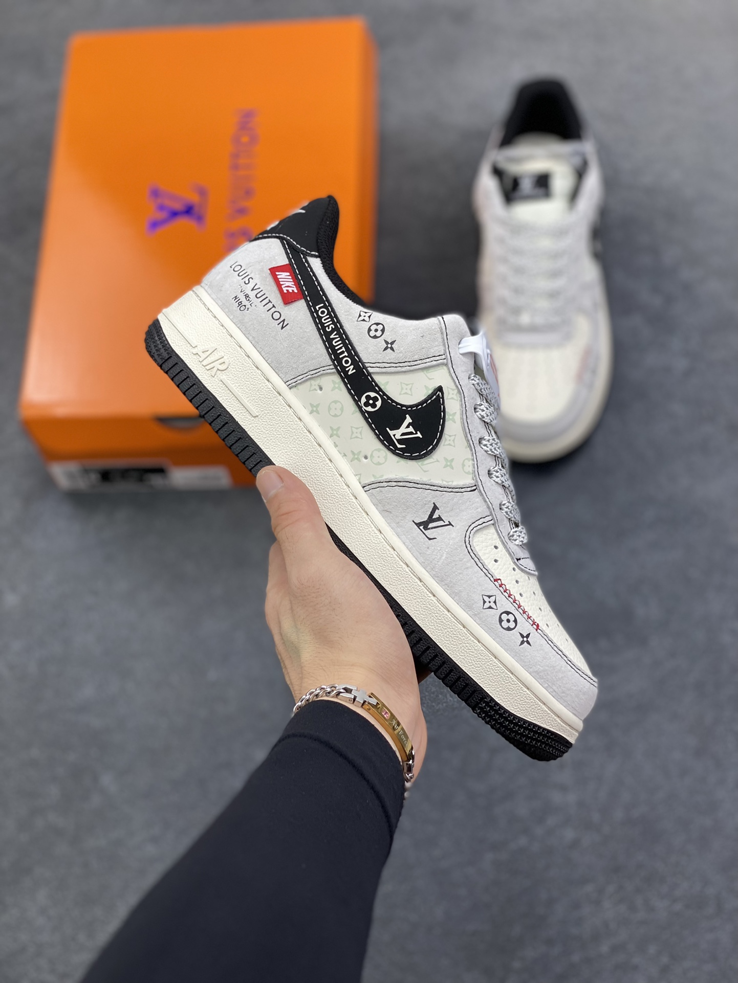 NIke Air Force 1 \'07 Low “LV联名——黑勾Nike织标”空军一号 低帮 运动鞋 休闲鞋 折边针车 工艺难度大 原楦头原纸板 原装鞋盒 定制五金配件 内置全掌气垫 原厂鞋底 货号：CX5050-Y23 尺码：36 36.5 37.5 38 38.5 39 40 40.5 41 42 42.5 43 44 44.5 45-选品中心