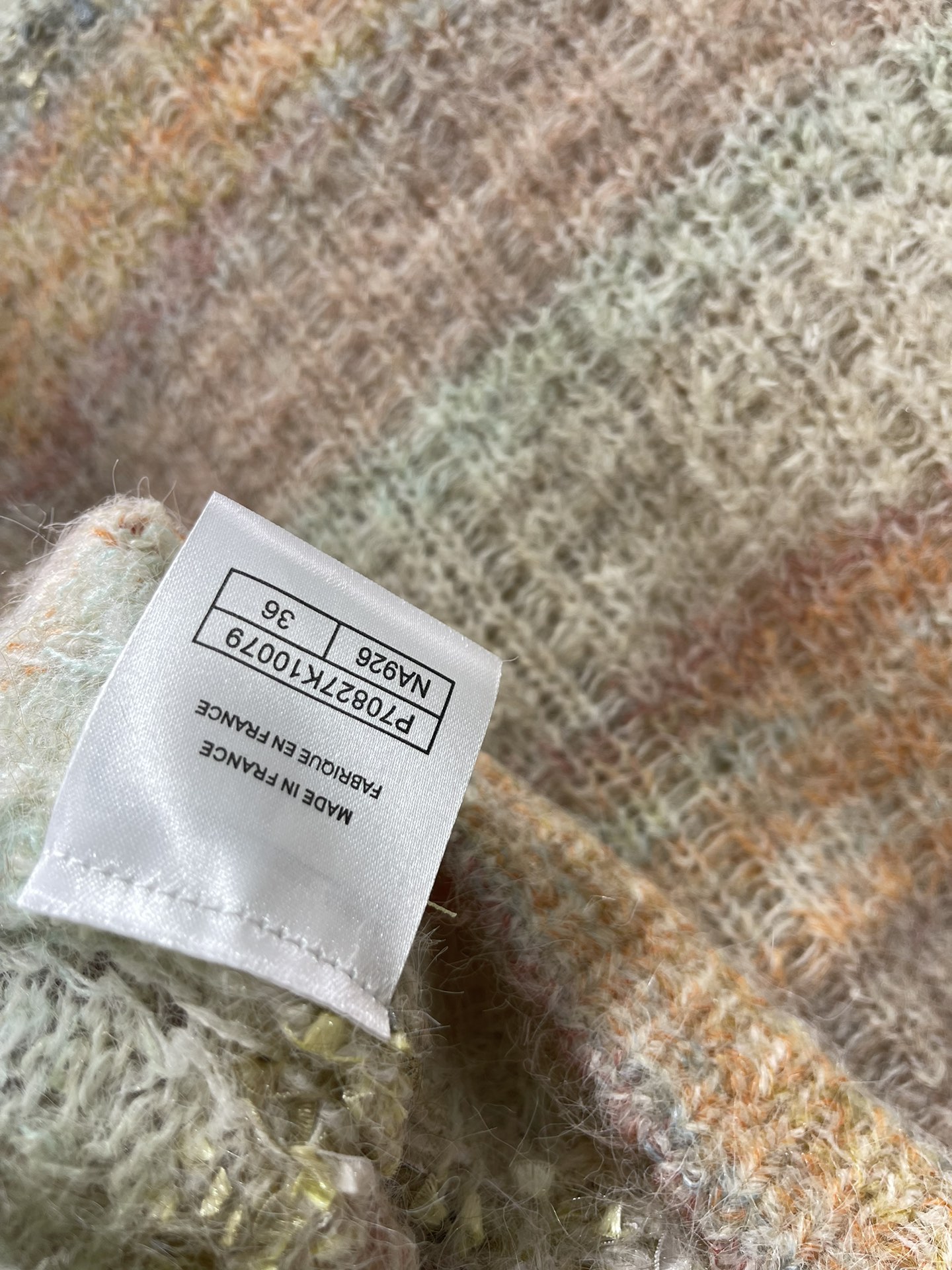 𝗖𝗛𝗔𝗡𝗘* 小香渐变条纹拼接马海毛v领针织开衫软fufu的马海毛材质+高级感渐变条纹+慵懒V领设计，穿