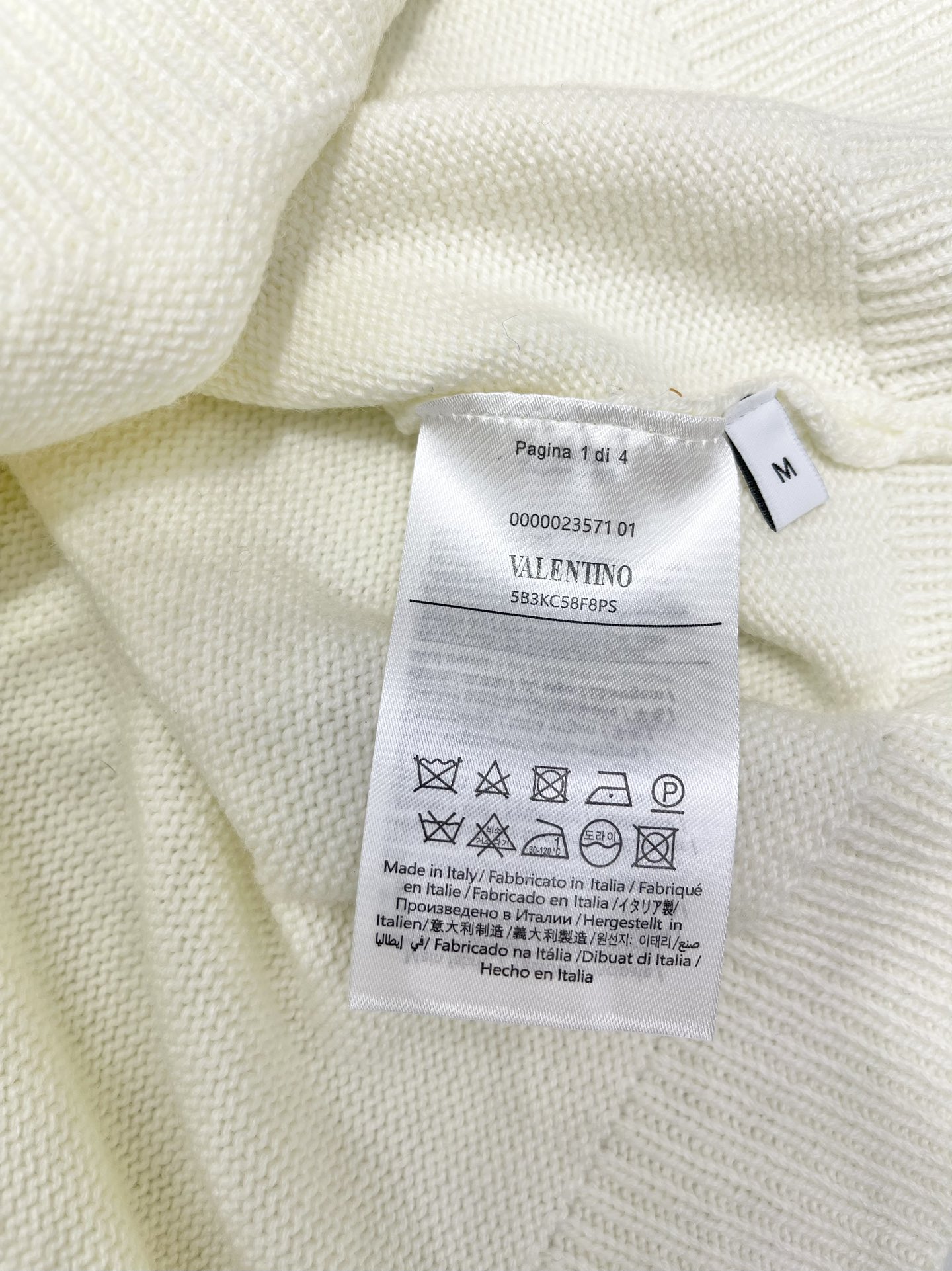 𝗩𝗔𝗟𝗘𝗡𝗧𝗜𝗡* 华伦天奴复古撞色绣花针织开衫复古撞色，色彩搭配得那叫一个绝！经典又大胆的撞色，就像把