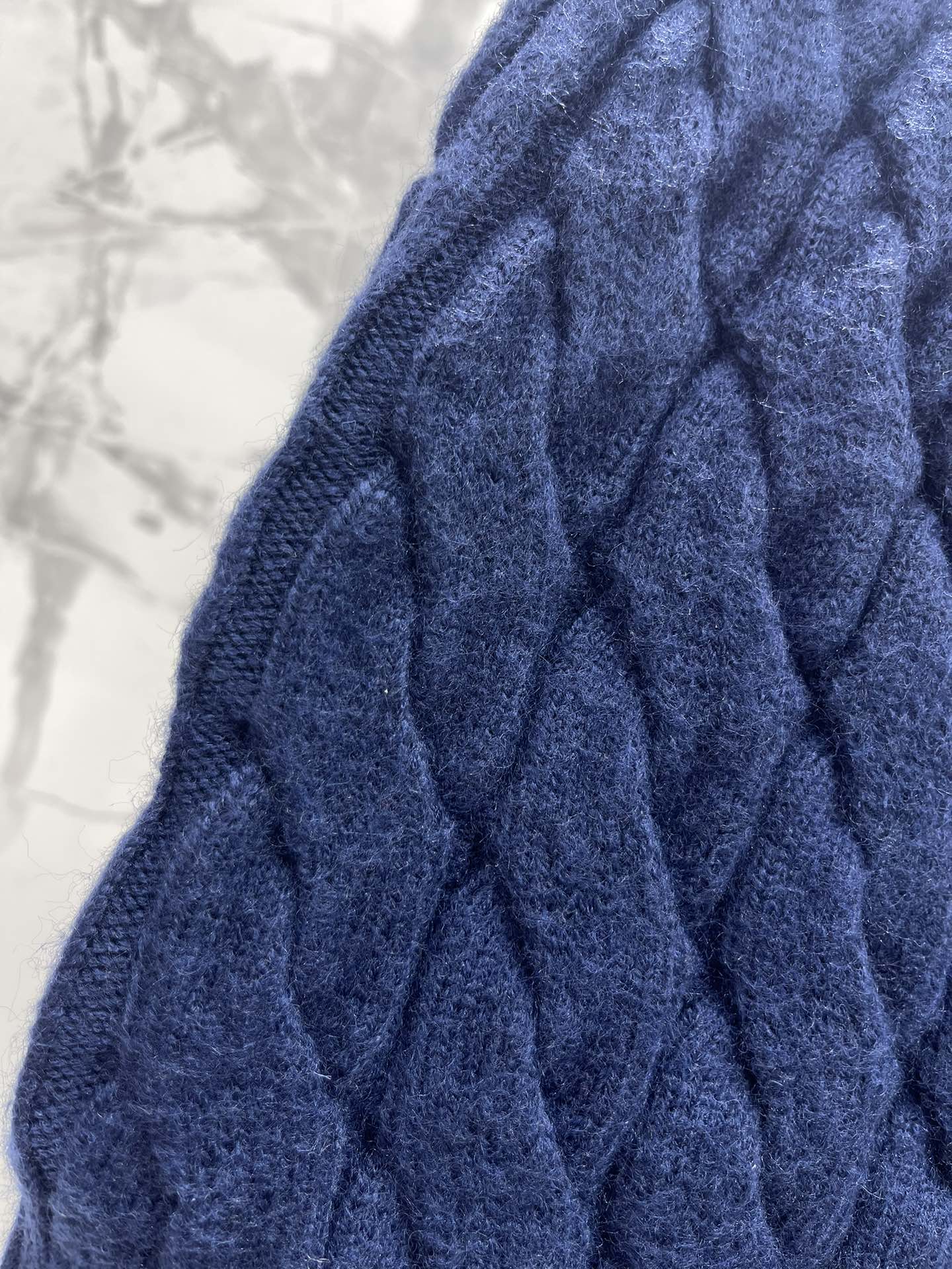 𝗠𝗜𝗨𝗠𝗜𝗨*缪缪竖列麻花钩织抹胸🍂竖列麻花钩织设计，复古又精致，仿佛把整个秋天的温柔都穿在了身上～🍂 