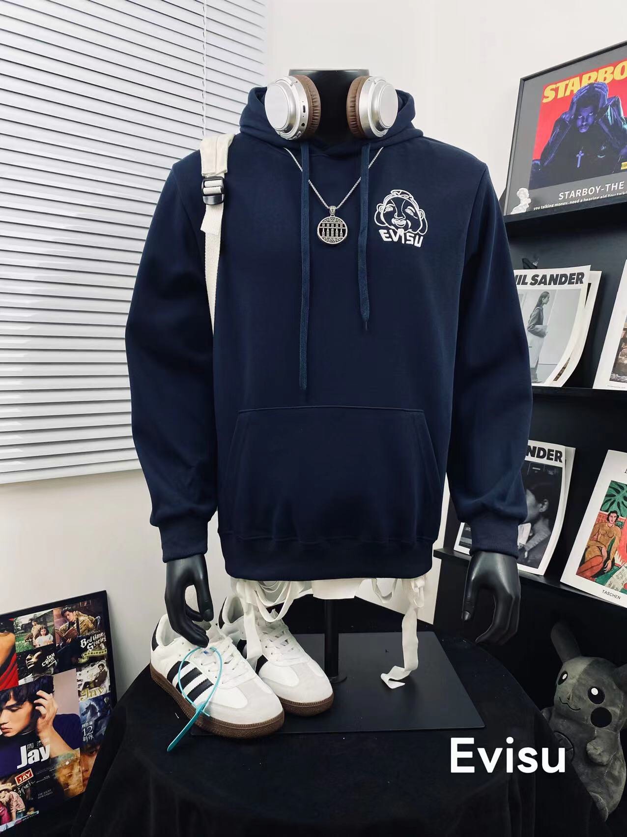 🛒150💰『常熟纯原高端货』✅每日新品上新,质量品质放心,三标齐全版本,EVISU福神重工刺绣佛头休闲连帽卫衣男女同款 搭配情侣更赞哦💑
🏅️|超级推荐|超人气单品 ins小红书热门爆款💥 情满怀满 绝细对节多到让你怀疑人生 💓真心喜欢 带点头街范儿 版型延品续牌的历史 基百础搭 多袋设计 增加 拿到手上分的量就知道品质!原出厂品 品细相节秒杀各路仿货上身即是潮流 穿着舒适 做工精细 帅气十足!潮流百搭 人气爆款!上身炒鸡A😎男女都可以轻松上身 版型宽松 种草种草🌿
Color:酷黑 藏蓝
Size :M L XL XXL
衣长 胸围 袖长
M 64 112 55
L 66 114 57
XL 68 116 59
XXL 70 118 61
(手工测量存在1~2cm误差)